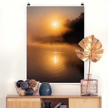 Poster - Sonnenaufgang am See mit Rehen im Nebel - Hochformat 3:4
