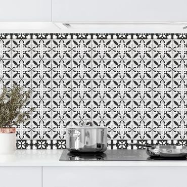 Küchenrückwand - Geometrischer Fliesenmix Blüte Schwarz