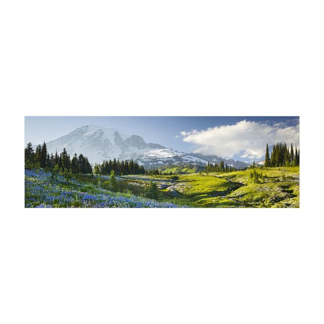 Tæpper med skov Mountain Meadow With Blue Flowers in Front of Mt. Rainier