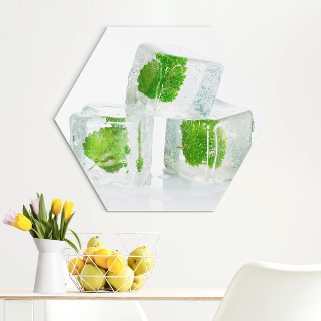 køkken dekorationer Three Ice Cubes With Lemon Balm