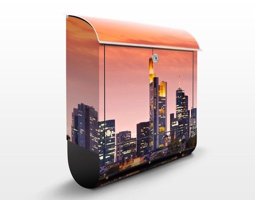 Postkasser orange Frankfurt Skyline