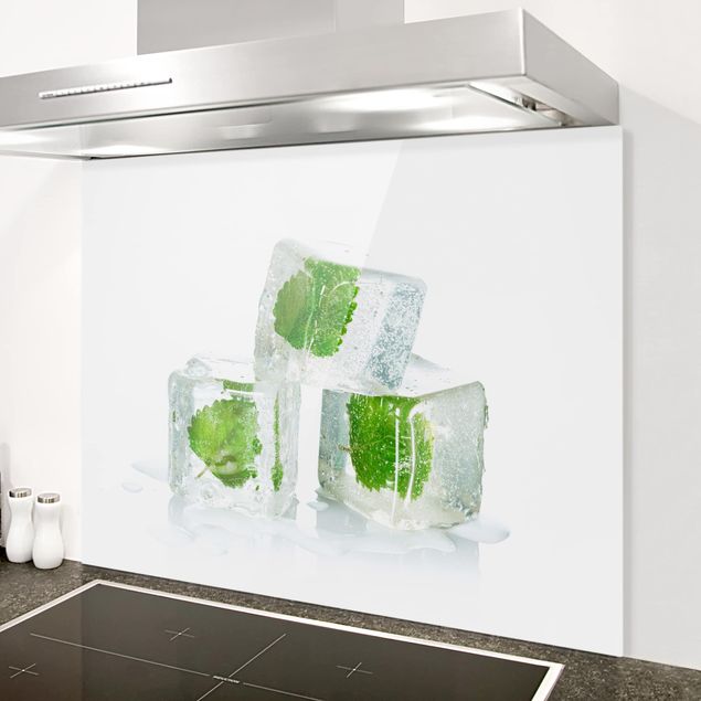 køkken dekorationer Three Ice Cubes With Lemon Balm