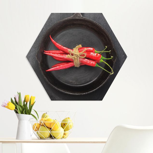køkken dekorationer Red Chili Bundles In Pan On Slate