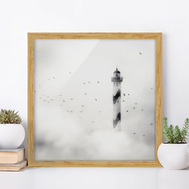 Indrammede plakater strande Lighthouse In The Fog