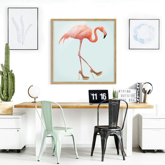 Indrammede plakater dyr Flamingo With High Heels