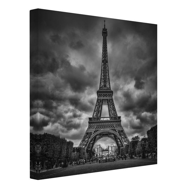 Billeder på lærred arkitektur og skyline Eiffel Tower In Front Of Clouds In Black And White