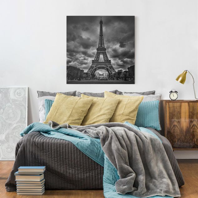 Billeder på lærred Paris Eiffel Tower In Front Of Clouds In Black And White