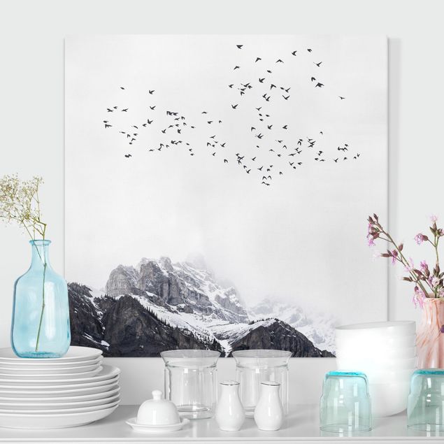 køkken dekorationer Flock Of Birds In Front Of Mountains Black And White
