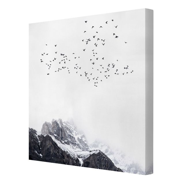 Billeder på lærred sort og hvid Flock Of Birds In Front Of Mountains Black And White