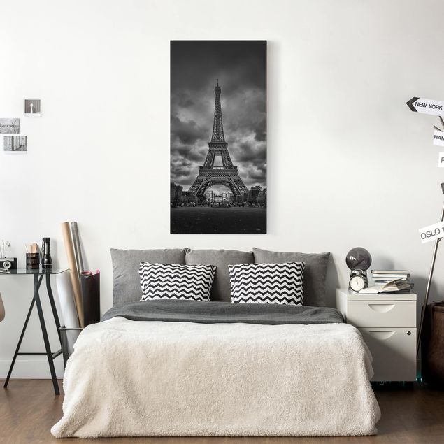 Billeder på lærred Paris Eiffel Tower In Front Of Clouds In Black And White