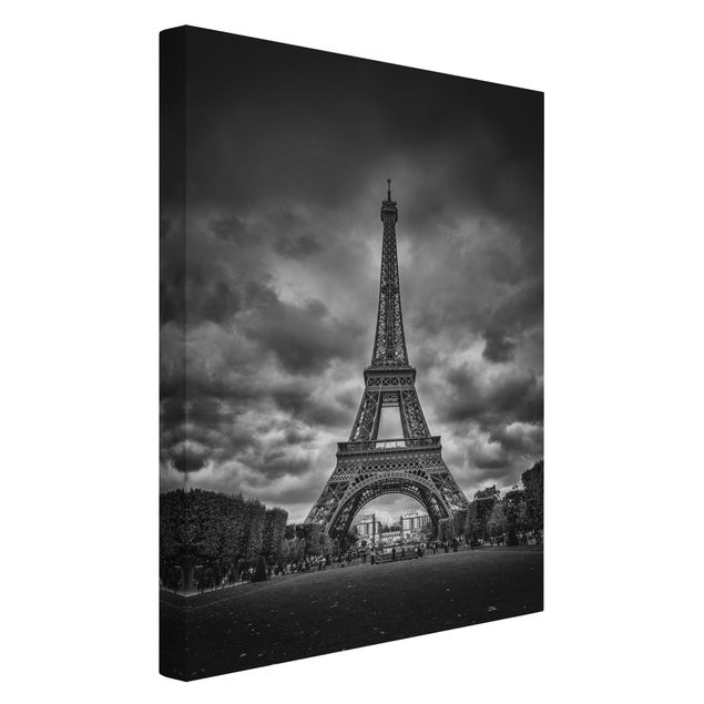 Billeder på lærred arkitektur og skyline Eiffel Tower In Front Of Clouds In Black And White