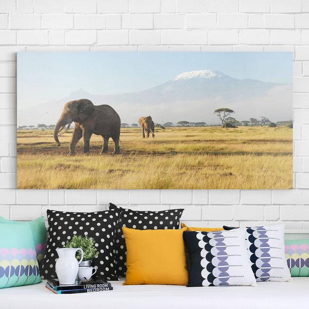Billeder på lærred elefanter Elephants In Front Of The Kilimanjaro In Kenya