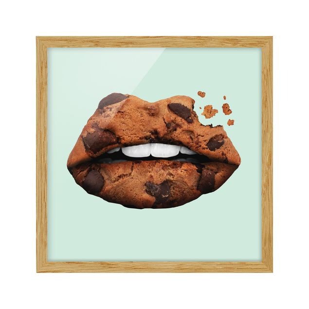 Indrammede plakater kunsttryk Lips With Biscuit