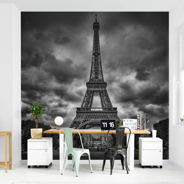 køkken dekorationer Eiffel Tower In Front Of Clouds In Black And White