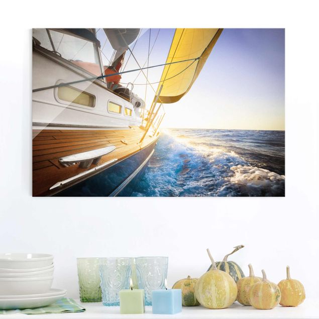 køkken dekorationer Sailboat On Blue Ocean In Sunshine