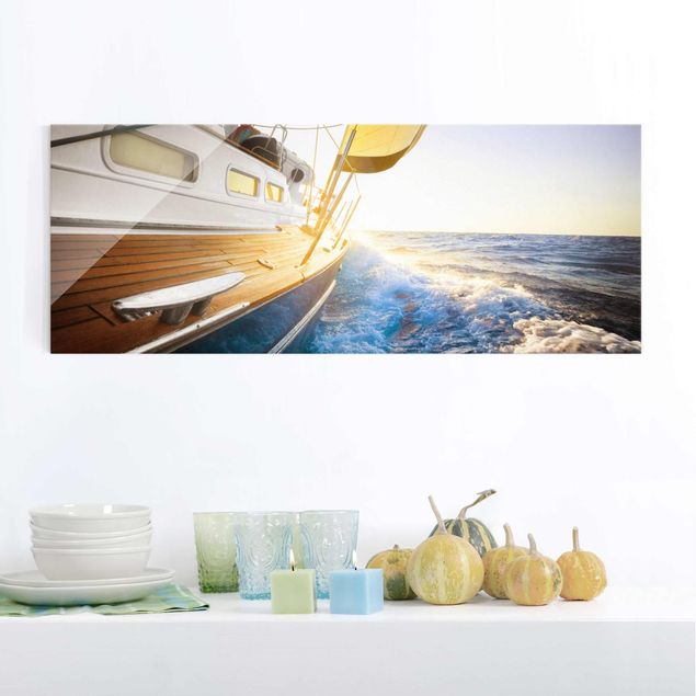 køkken dekorationer Sailboat On Blue Ocean In Sunshine