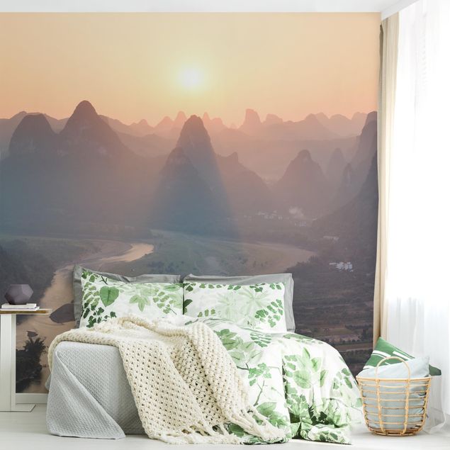 Moderne tapet Sunrise In Mountainous Landscape