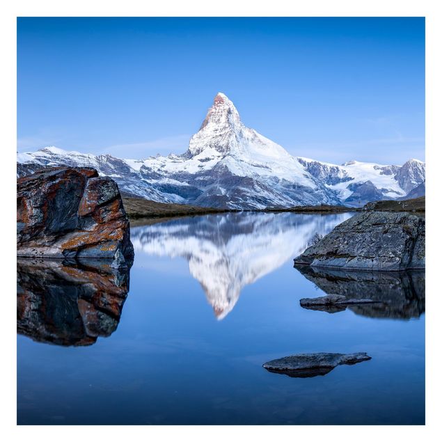 Blåt tapet Stellisee Lake In Front Of The Matterhorn