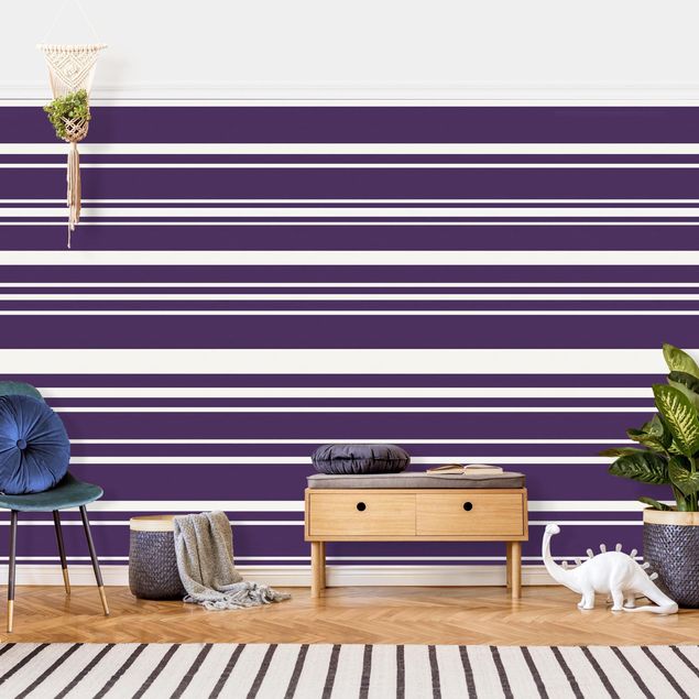 Tapet med mønster Stripes On Purple Backdrop