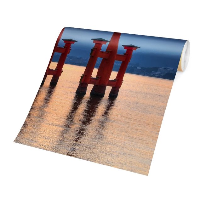 Moderne tapet Torii At Itsukushima