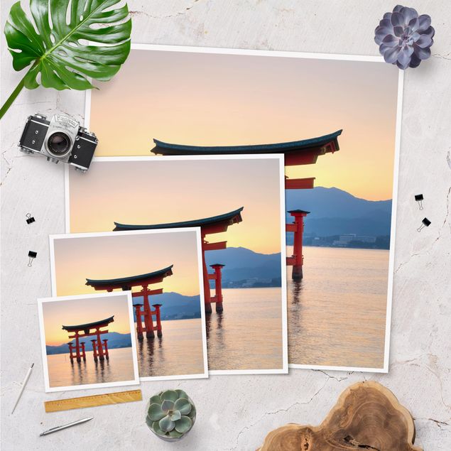 Plakater landskaber Torii At Itsukushima