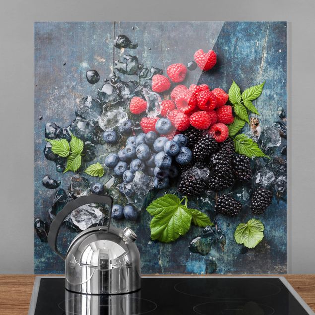 køkken dekorationer Berry Mix With Ice Cubes Wood