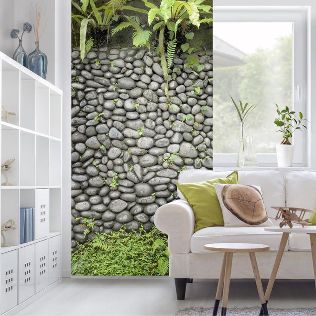 Rumdeler Stone Wall With Plants