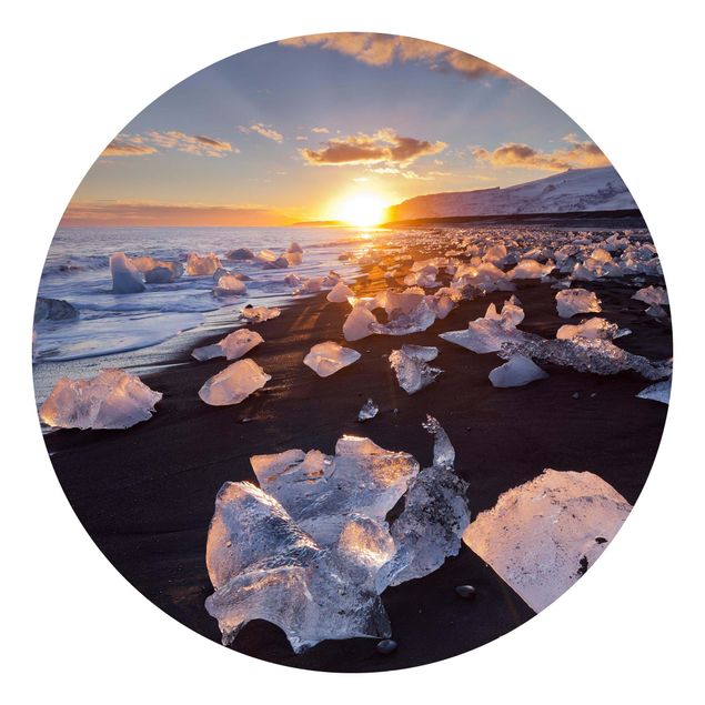 Fototapet landskaber Chunks Of Ice On The Beach Iceland