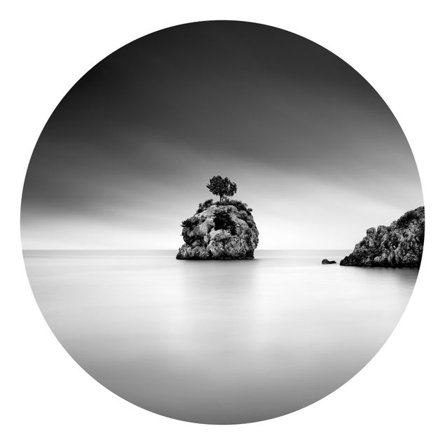 Moderne tapet Rocky Island In The Sea Black And White