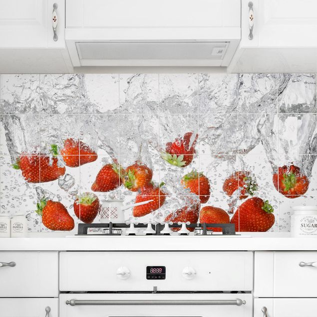 køkken dekorationer Fresh Strawberries In Water