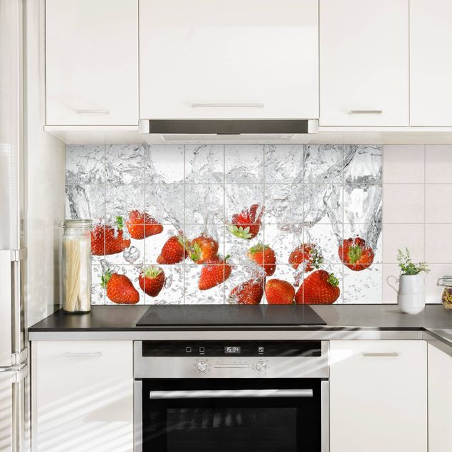 Flise klistermærker Fresh Strawberries In Water