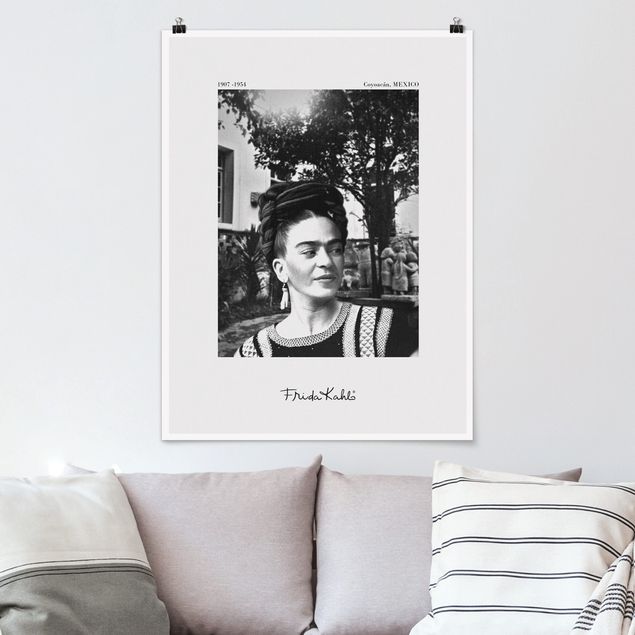 Plakater sort og hvid Frida Kahlo Photograph Portrait In The Garden