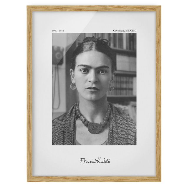 Indrammede plakater kunsttryk Frida Kahlo Photograph Portrait In The House