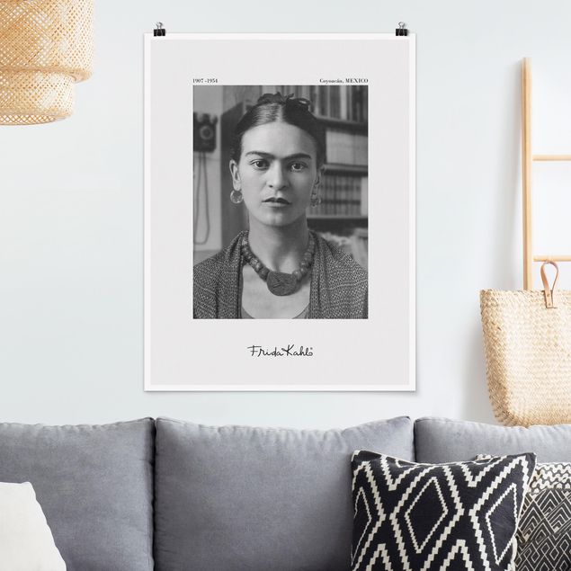Plakater sort og hvid Frida Kahlo Photograph Portrait In The House