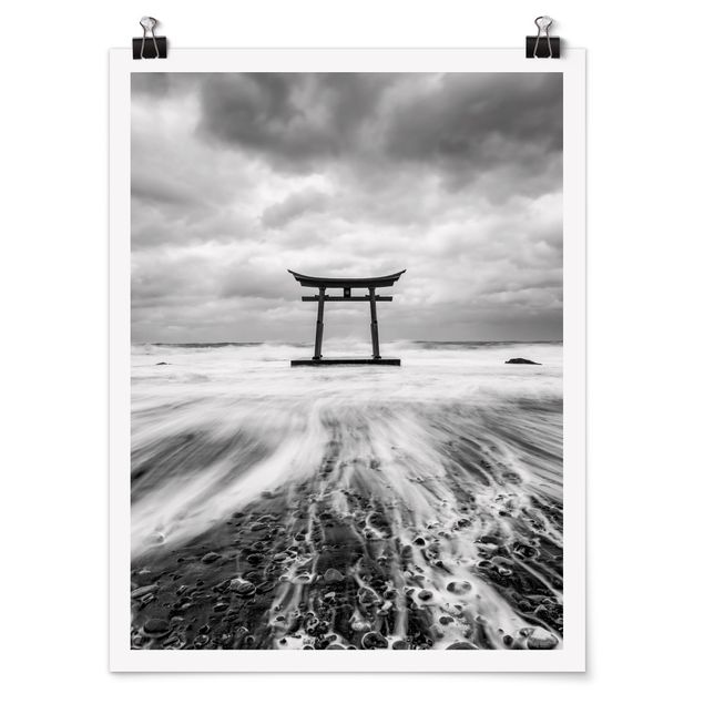 Plakater sort og hvid Japanese Torii In The Ocean