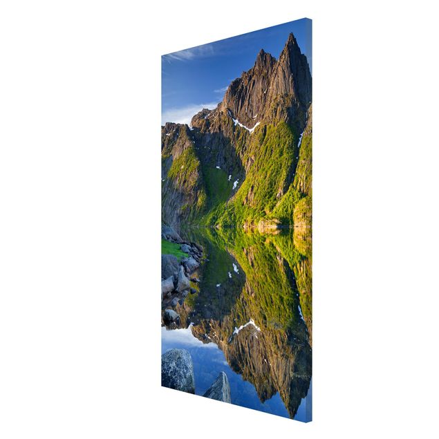 Billeder landskaber Mountain Landscape With Water Reflection In Norway