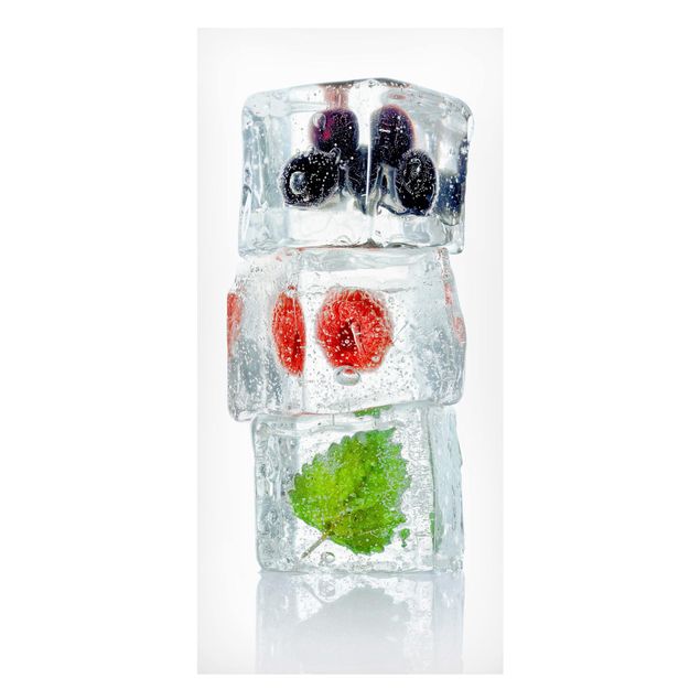 Billeder moderne Raspberry lemon balm and blueberries in ice cube