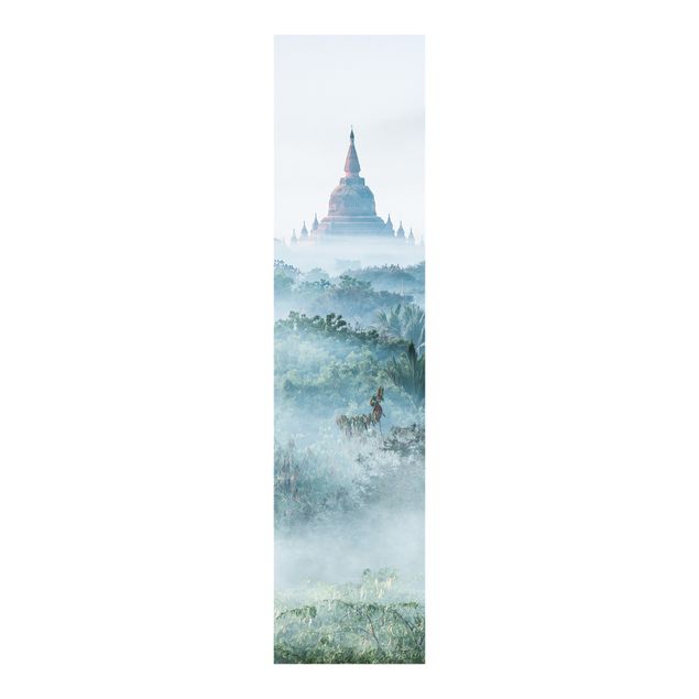 Panelgardiner arkitektur og skyline Morning Fog Over The Jungle Of Bagan