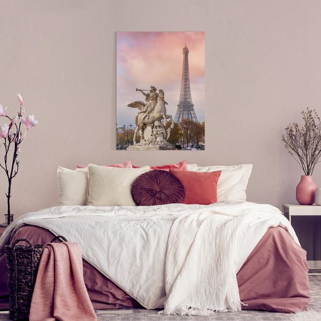 Billeder på lærred arkitektur og skyline Statue Of Horseman In Front Of Eiffel Tower
