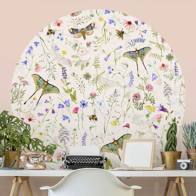 Tapet sommerfugle Butterflies With Flowers On Cream Colour