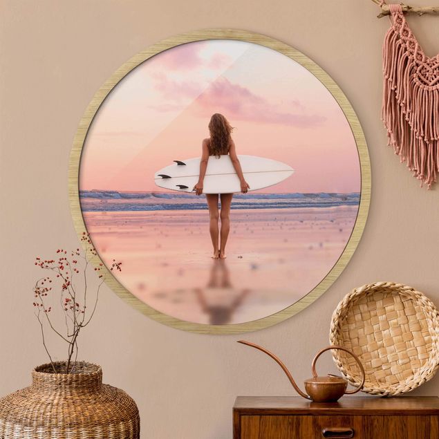 Rund billeder Surfer Girl With Board At Sunset
