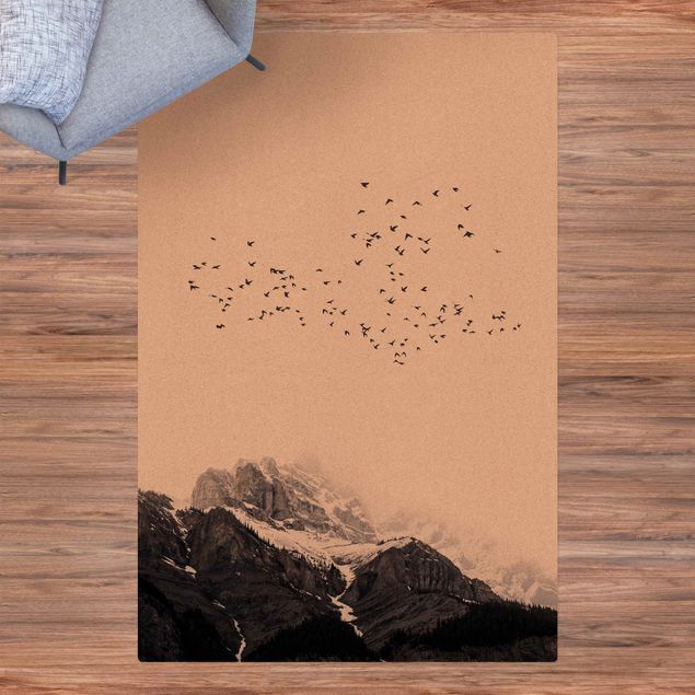 Kork måtter Flock Of Birds In Front Of Mountains Black And White