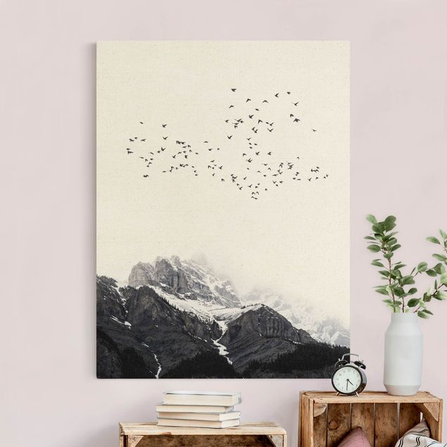 Billeder på lærred fugle Flock Of Birds In Front Of Mountains Black And White