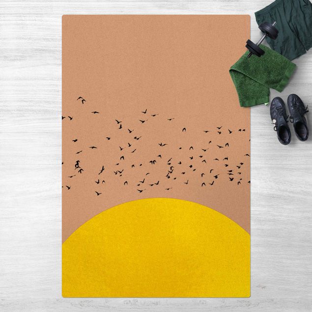 moderne gulvtæppe Flock Of Birds In Front Of Yellow Sun